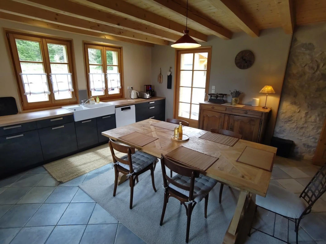La cuisine et son espace repas