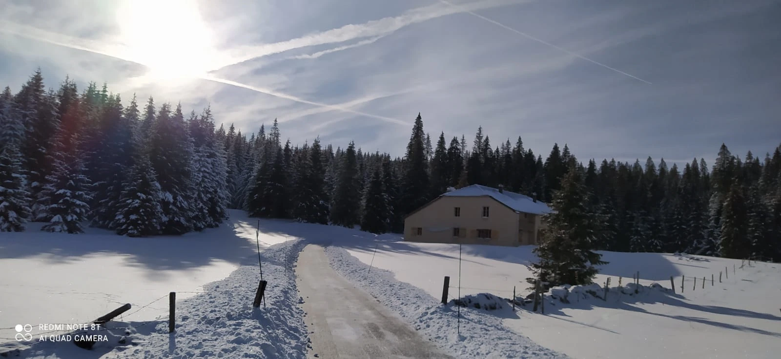 Le panorama enneigé autour du refuge
