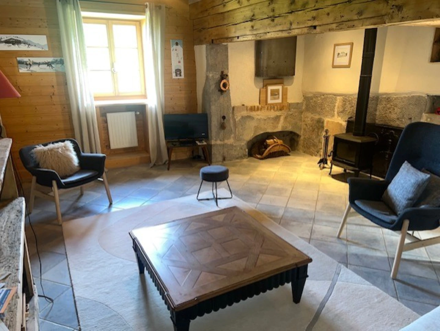 Le salon et son poêle à bois